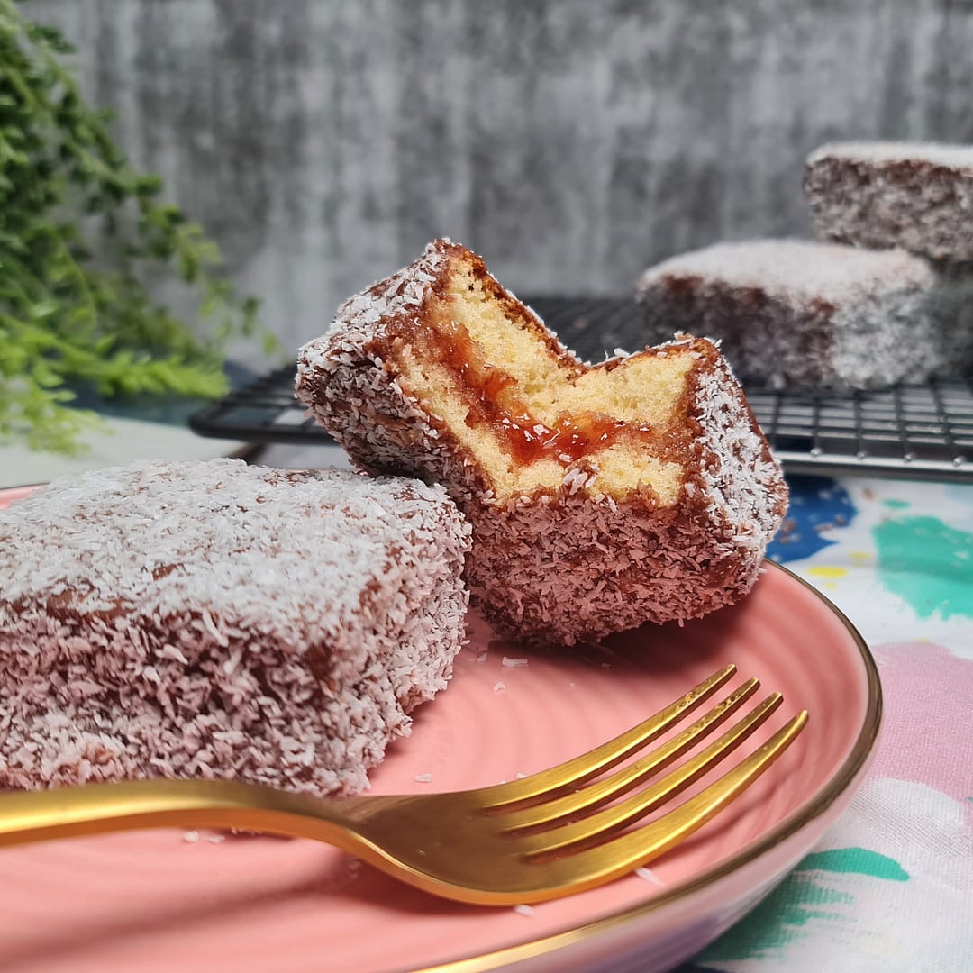 Lamingtons (Easy Lamingtons Recipe with Chocolate sauce)